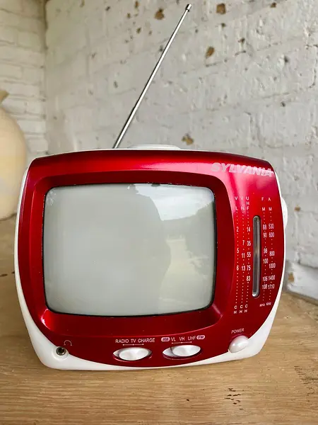 Televisor Retro Con Radio Incorporado - China 2006