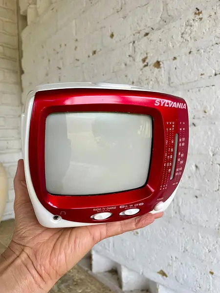 Televisor Retro Con Radio Incorporado - China 2006