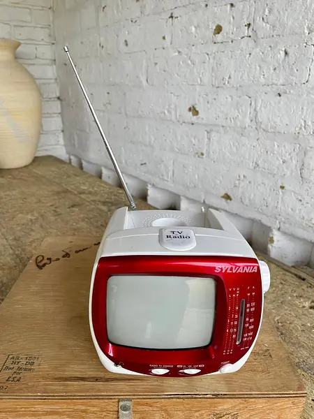 Televisor Retro Con Radio Incorporado - China 2006