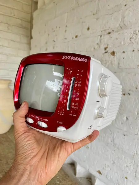 Televisor Retro Con Radio Incorporado - China 2006