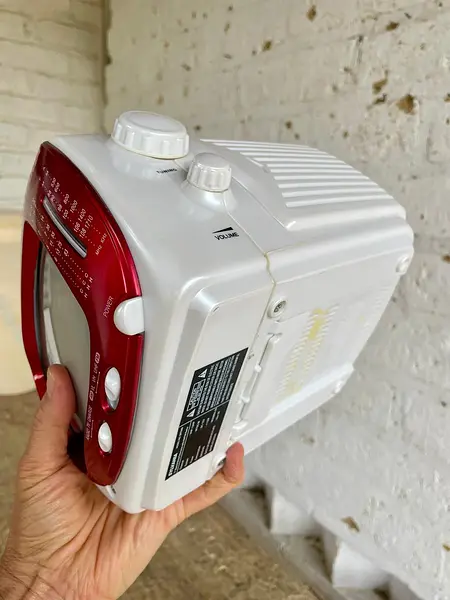 Televisor Retro Con Radio Incorporado - China 2006
