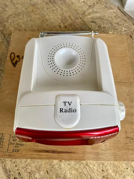 Televisor Retro Con Radio Incorporado - China 2006