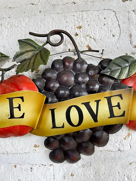 Placa Con Frutas Hojas Y Cinta "Vive, Ama, Rie"