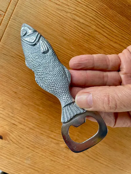 Destapador De Mano En Forma De Pescado