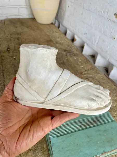 Pie Griego Romano Con Sandalia - Grecia 2020