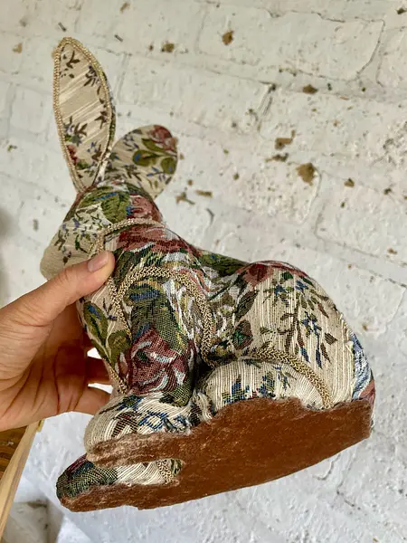 Conejo Artesanal Forrado En Tela De Jacquard Y Millaré