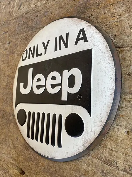 Letrero Metálico Cóncavo Only In A Jeep