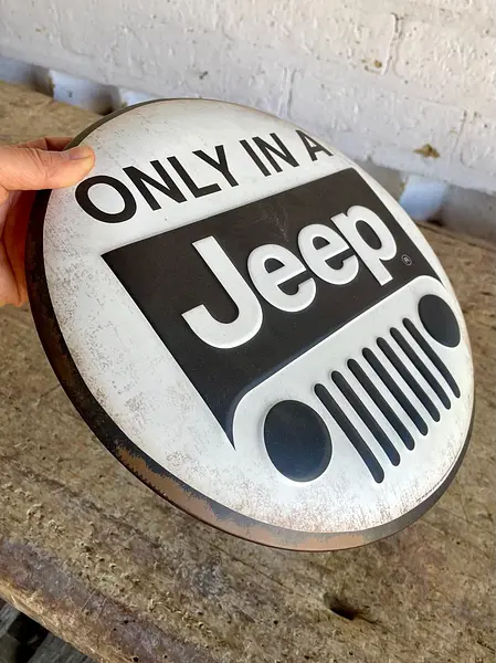 Letrero Metálico Cóncavo Only In A Jeep