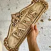 Placa De Pared En Relieve Envejecida