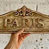 Placa De Pared En Relieve Envejecida