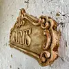 Placa De Pared En Relieve Envejecida