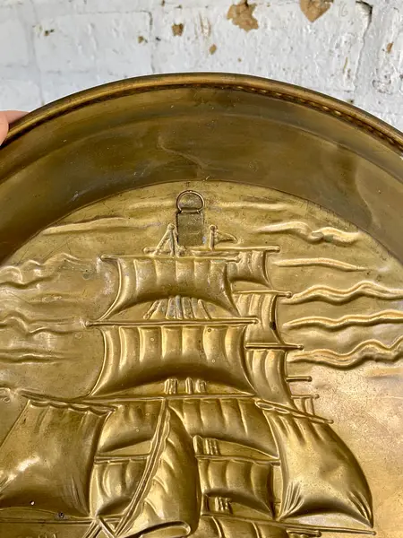 Plato Con El Velero Thermopylae En Relieve - Inglaterra 1950