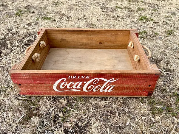 Caja Coca Cola Rústica Y Manijas Anudadas En Los Laterales