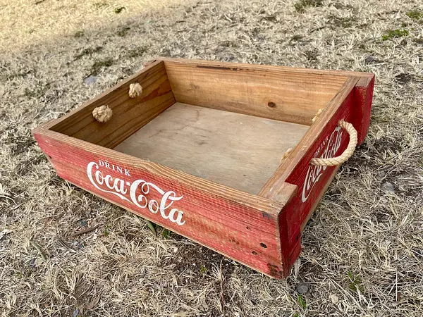 Caja Coca Cola Rústica Y Manijas Anudadas En Los Laterales