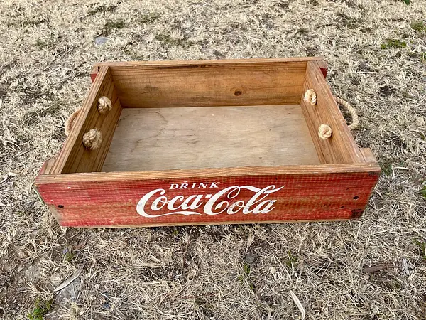 Caja Coca Cola Rústica Y Manijas Anudadas En Los Laterales