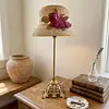 Lámpara Rústica Con Sombrero Cloche Y Flores