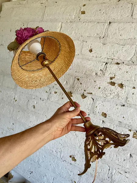 Lámpara Rústica Con Sombrero Cloche Y Flores
