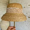 Lámpara Rústica Con Sombrero Cloche Y Flores