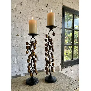 Par De Candelabros Metálicos Dorados Lirios De Los Valles
