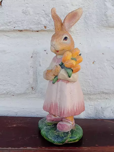 Coneja Con Tulipanes