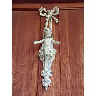 Figura De Niño Con Brazos Abiertos