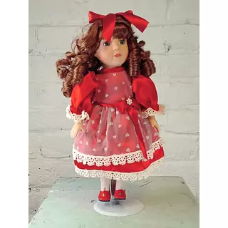 Muñeca De Rizos Y Traje Rojo