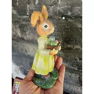 Coneja Recolectora De Huevos