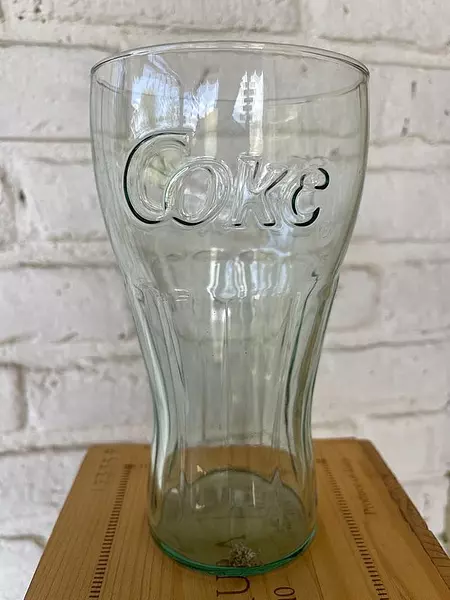 Jarro Transparente Con La Marca Coca Cola