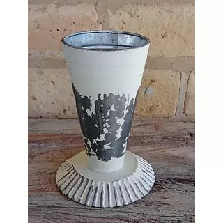 Recipiente Blanco Desgastado