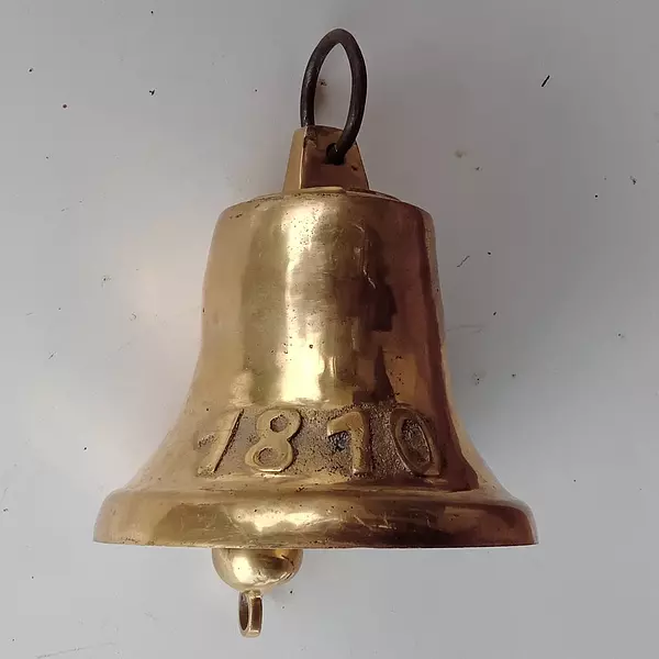 Campana De Bronce Con El Número 1810