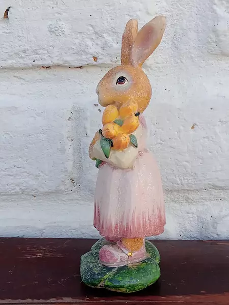 Coneja Con Tulipanes