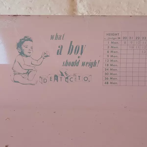 Báscula A Escala Para Bebés 1950