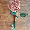 Percha Metálica Con Rosa De Resina